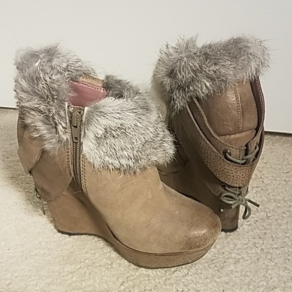 Luxury Rebel rabbit fur trim booties Sz 7.5 / 37.5 - Picture 1 of 7